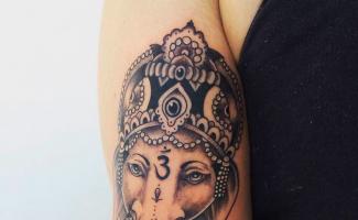 गणेश टैटू का अर्थ - हाथी के सिर वाला हिंदू भगवान का टैटू किस पर अच्छा लगेगा?
