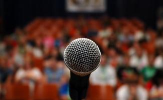 बोलने की कला: दुनिया में सबसे प्रसिद्ध सार्वजनिक भाषण प्रदर्शन